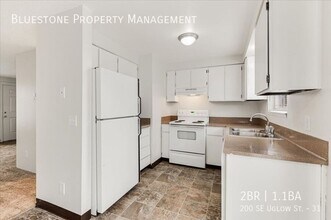 200 SE Uglow St in Dallas, OR - Building Photo - Building Photo