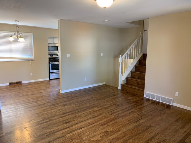 property at 6915 Bomar Dr
