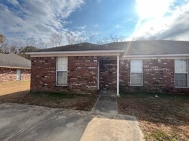 403 Bruce St in Senatobia, MS - Building Photo