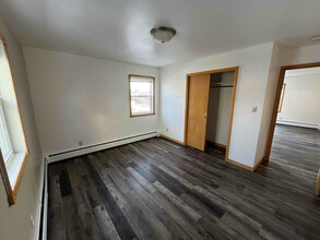618 N 8th St-Unit -1 in Bismarck, ND - Building Photo - Building Photo