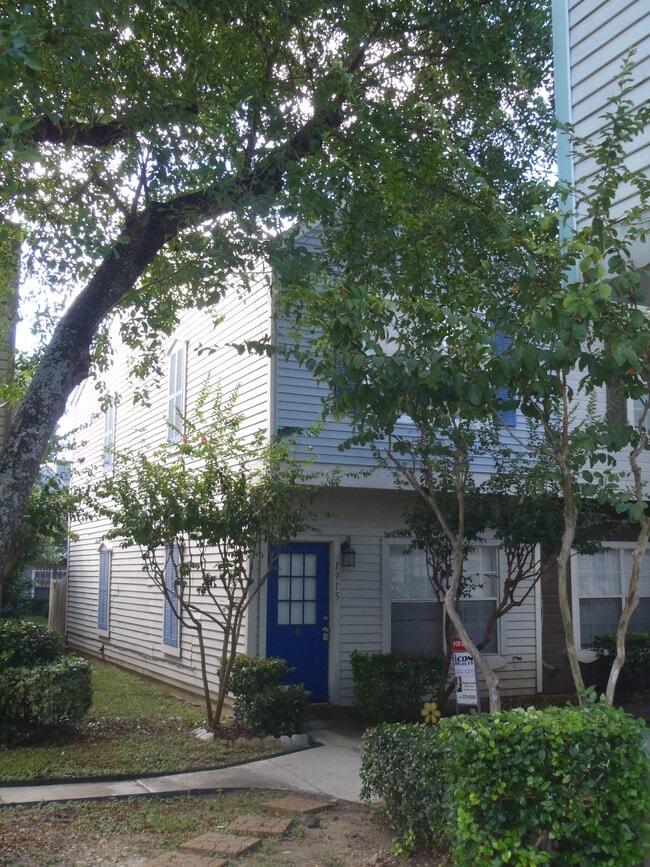 property at 1915 Crossgate Park