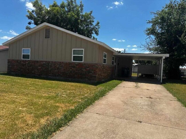 property at 1605 Avalon Pl