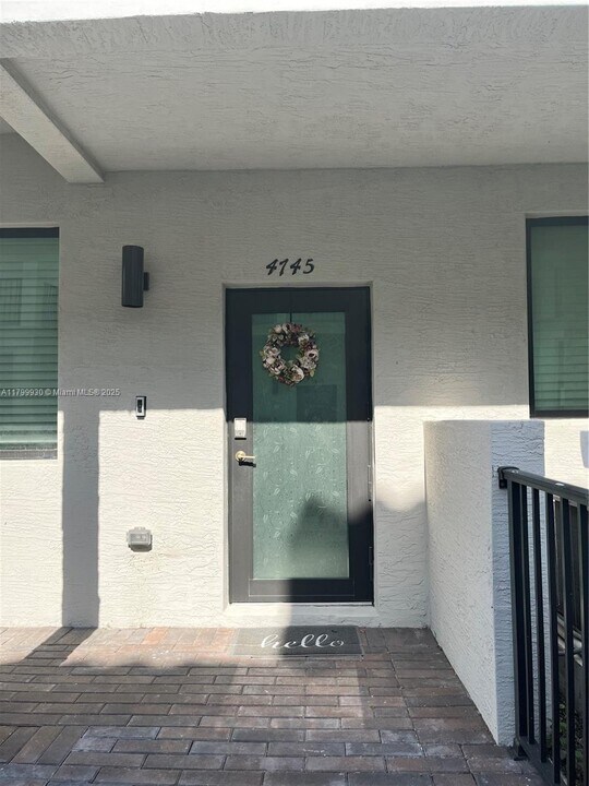 4745 NW 83rd Pky, Unit 4745 in Doral, FL - Building Photo