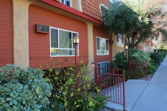 Sunset Ridge at La Crescenta in Glendale, CA - Building Photo - Building Photo