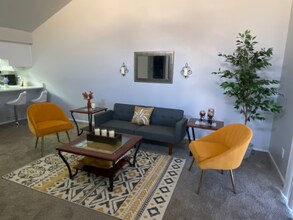 9047 E Winchcomb Dr in Scottsdale, AZ - Building Photo - Building Photo
