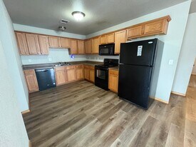 107 SW Rock Gdn Ln in Blue Springs, MO - Building Photo