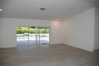 7200 SW 132nd St in Miami, FL - Building Photo - Building Photo