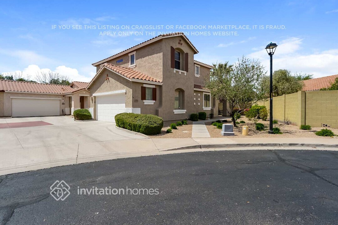 1006 S Colonial Ct in Gilbert, AZ - Building Photo