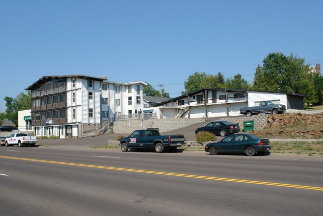 1711 London Rd in Duluth, MN - Building Photo - Building Photo