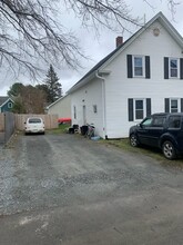 10 Cedar St in Orono, ME - Foto de edificio - Building Photo