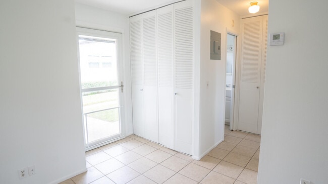 2807 Ashley Dr W in West Palm Beach, FL - Building Photo - Building Photo