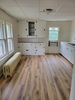 744 High St in Aurora, IL - Building Photo
