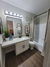 5110 Azalea Trace Dr in Houston, TX - Foto de edificio - Building Photo