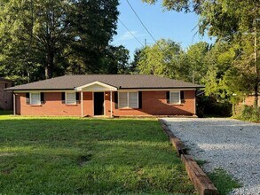 309 W Bonnell St in Oxford, GA - Building Photo - Building Photo