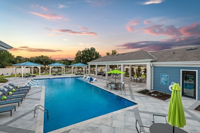 Alluvia Apartments in Kenner, LA - Foto de edificio - Building Photo