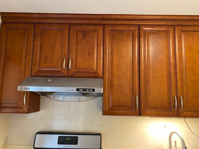 75-03-7198 198th St, Unit 1st FL and basement