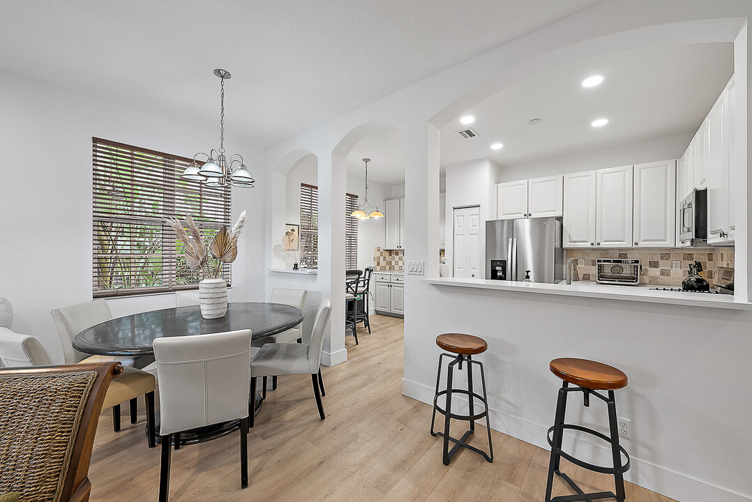 111 Evergrene Pkwy in Palm Beach Gardens, FL - Building Photo