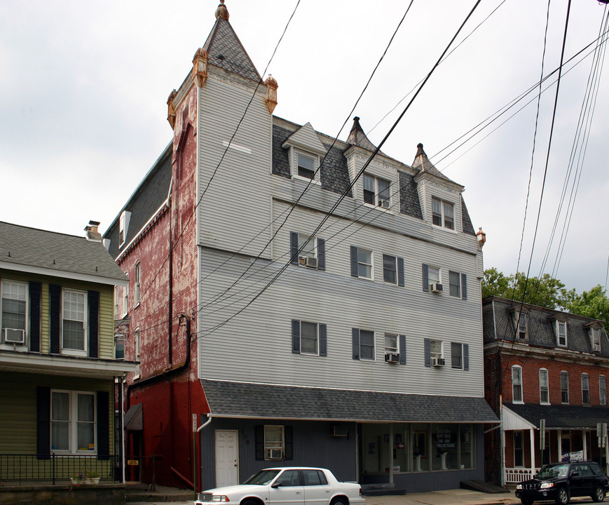 108 S Main St in Alburtis, PA - Building Photo