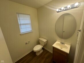 8125 Maple Stream Ln in Indianapolis, IN - Building Photo - Building Photo