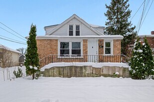 233 Llewellyn Ave in Highwood, IL - Building Photo