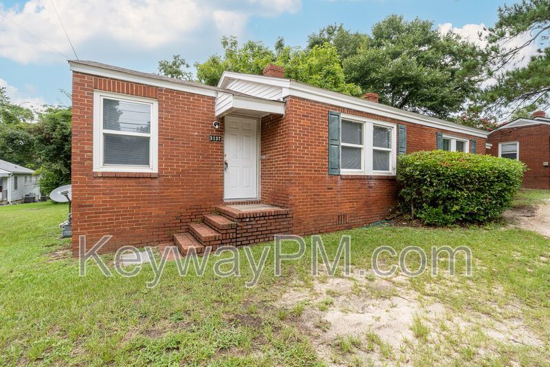 3137 Lake Forest Dr in Augusta, GA - Building Photo
