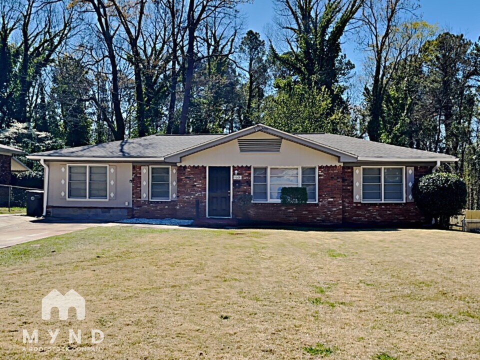 1668 E Woodberry Ave in East Point, GA - Building Photo