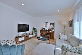 7324 N Bell Ave in Chicago, IL - Building Photo - Building Photo