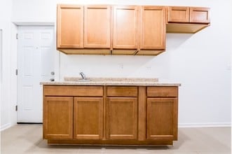 10901 S Vernon in Chicago, IL - Foto de edificio - Interior Photo