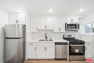 1027 N Gardner St in West Hollywood, CA - Building Photo - Building Photo