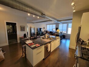154 W 2nd St, Unit 301 in Boston, MA - Building Photo - Building Photo