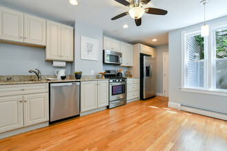 407 E 5th St, Unit 407 in Boston, MA - Building Photo - Building Photo