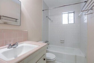 1521 Rutland St in Houston, TX - Building Photo - Building Photo