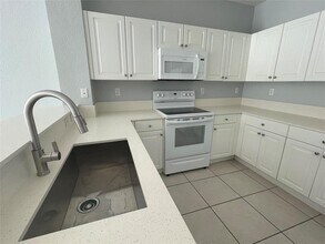 6301 Landings Terrace in Tamarac, FL - Building Photo - Building Photo