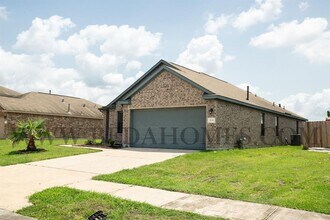 9134 St Laurent Ln in Houston, TX - Foto de edificio - Building Photo