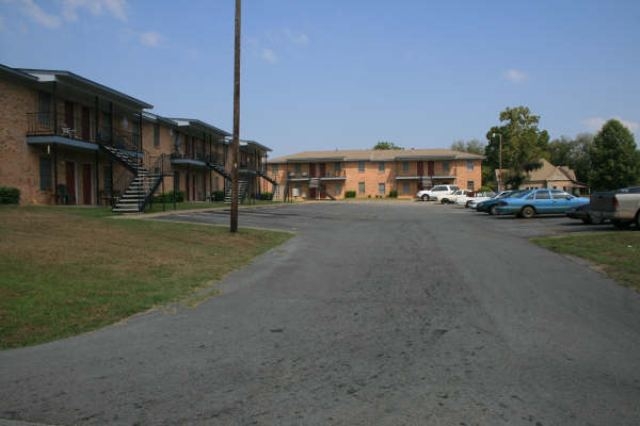 Hilltop Apartments in Frankston, TX - Building Photo