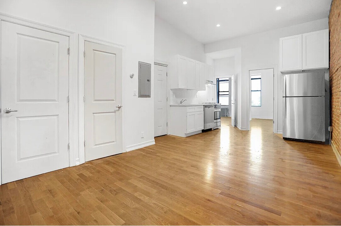 151 Kingsland Ave in Brooklyn, NY - Building Photo
