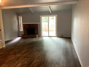 329 S 40th Pl in Springfield, OR - Building Photo - Building Photo