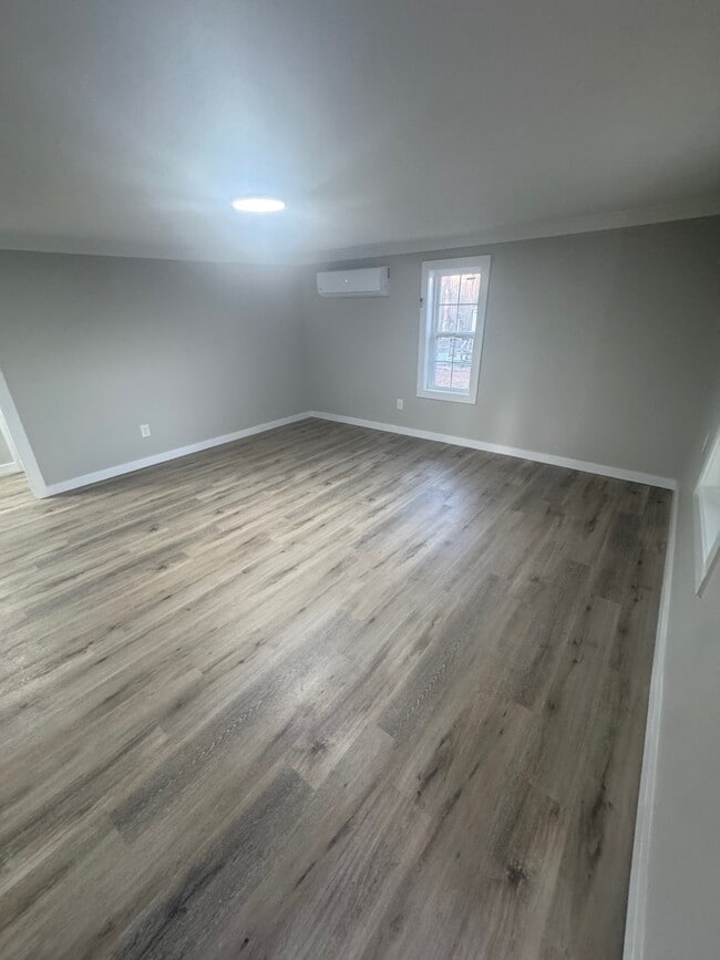 201 Adams in Selmer, TN - Building Photo - Building Photo