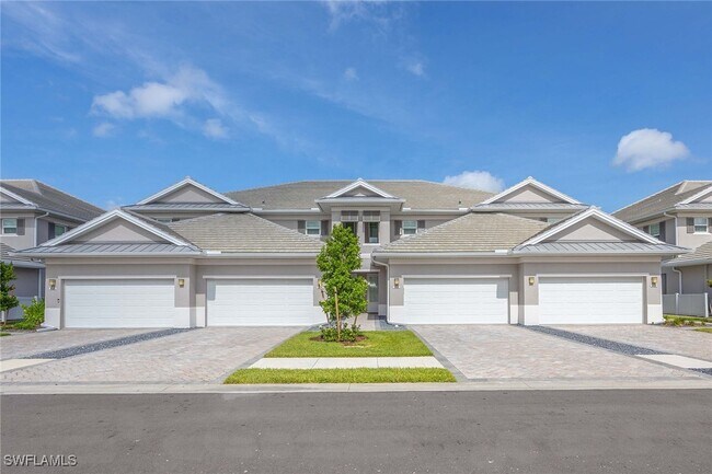201 Indies Dr E in Naples, FL - Building Photo - Building Photo