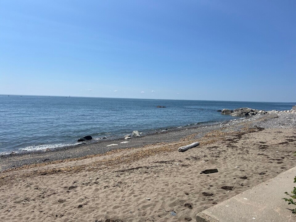 247 Ocean Ave, Unit 2 in Marblehead, MA - Foto de edificio