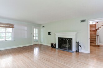 384 N 26th St in Camp Hill, PA - Foto de edificio - Building Photo