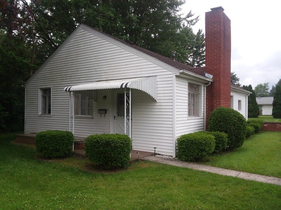 200 Warrington Ave in Findlay, OH - Building Photo