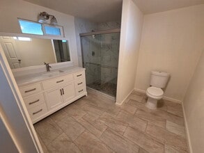 742 Bourn Dr in Woodland, CA - Foto de edificio - Building Photo