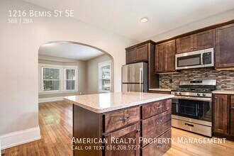 1216 Bemis St SE in Grand Rapids, MI - Building Photo - Building Photo
