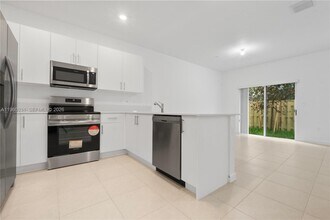 2713 NW 55th St in Fort Lauderdale, FL - Building Photo - Building Photo