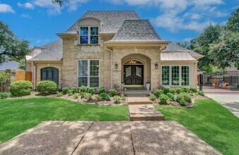11311 Chevy Chase Dr in Houston, TX - Building Photo - Building Photo