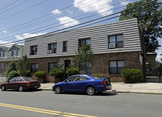 188-190 Sand Ln in Staten Island, NY - Building Photo - Building Photo