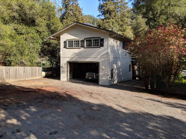 13818 Bear Creek Rd in Boulder Creek, CA - Building Photo - Building Photo