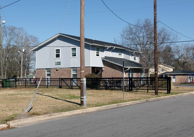 Vesta Village in Wilmington, NC - Building Photo - Building Photo