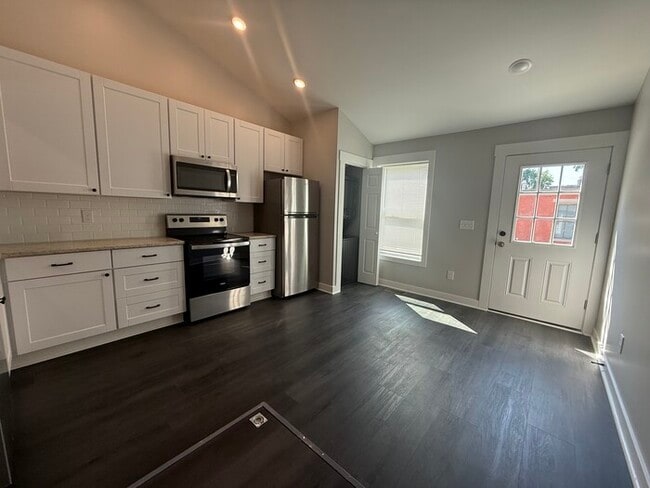 property at 251 W 7th St